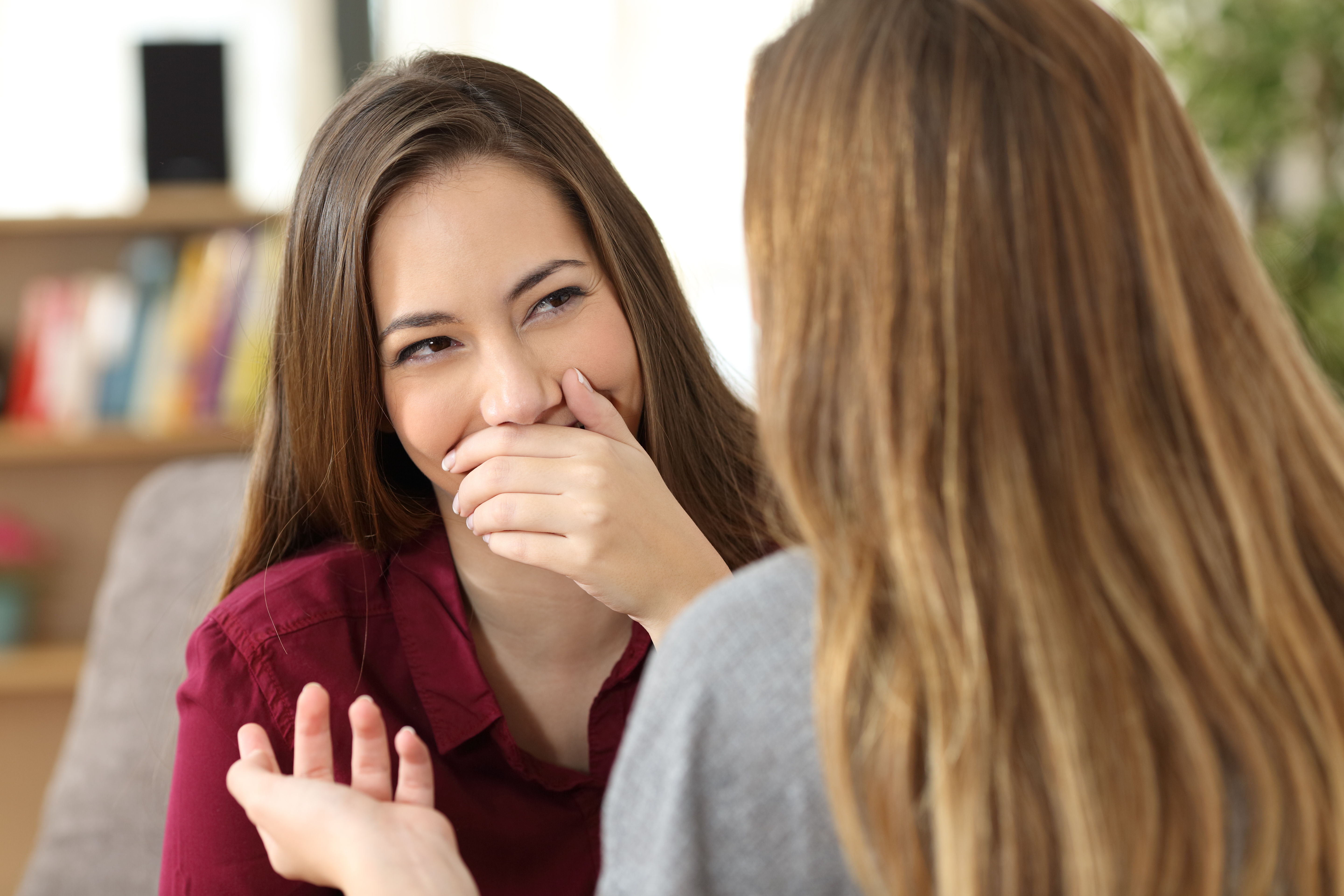 How to hide chipped teeth - Instasmile US